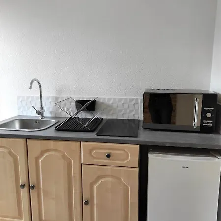 Bagnols - Les Meubles Des Pierres Dorees Theize